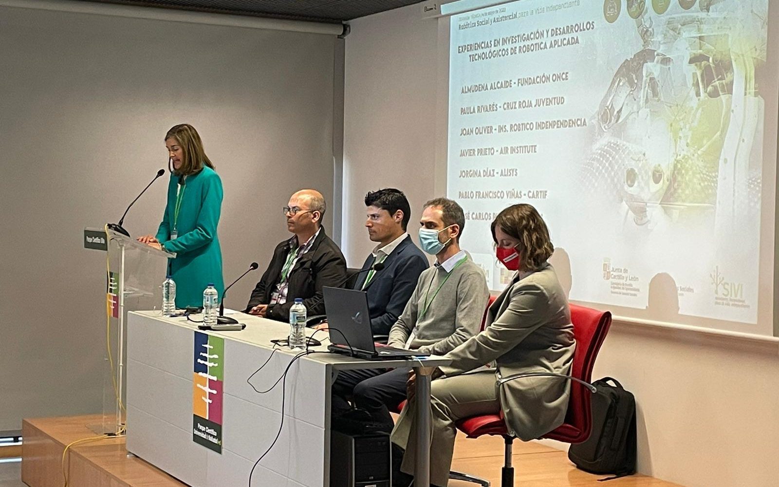 Presentación del proyecto Apapachoa a los asistentes en una ronda de demostraciones tecnológicas.